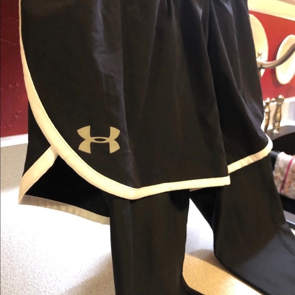 UNDER ARMOUR CAPRI LEGGINGS - Picture 6 of 7